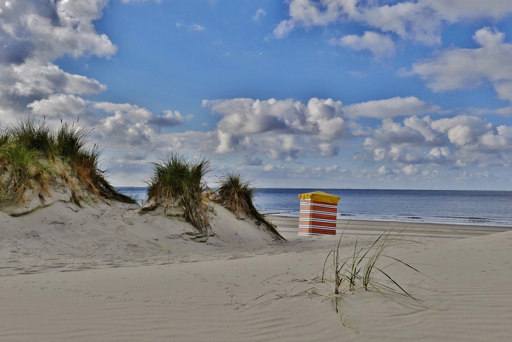 Borkum - Strandzelte haben auf der Insel Tradition