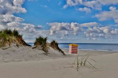 Borkum - Strandzelte haben auf der Insel Tradition