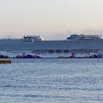 Borkum  -  "World Dream" auf Probefahrt vor Borkum