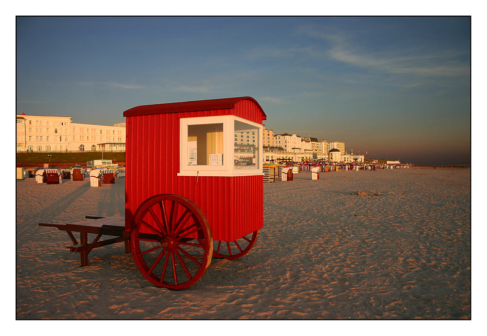 Borkumer Skyline mit Strandwagen