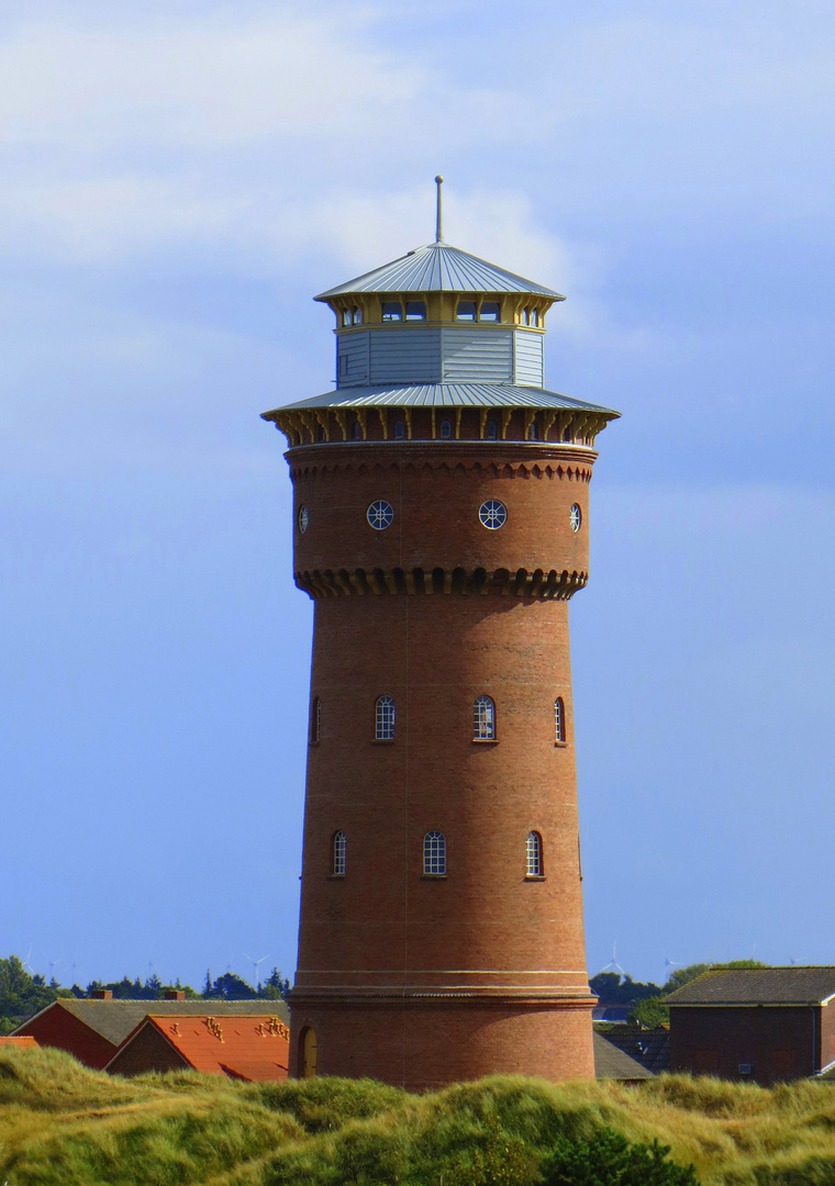 Borkumer Wasserturm mit neuer Haube