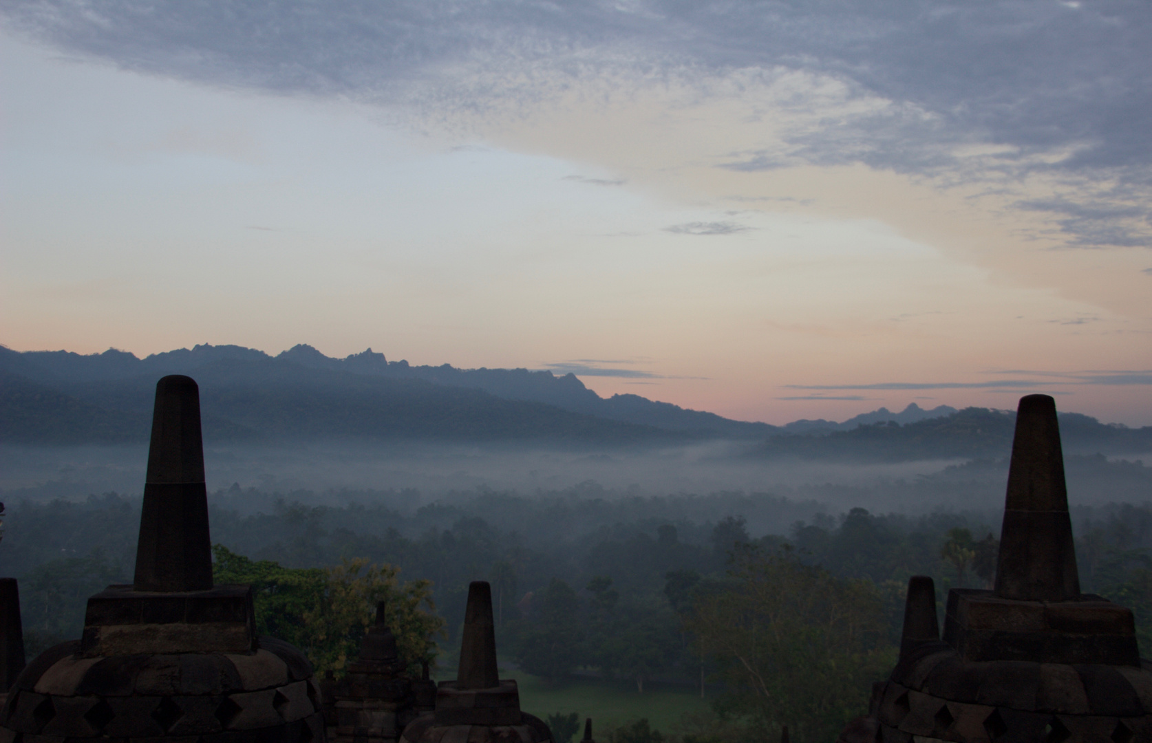 Borobudur im Morgennebel