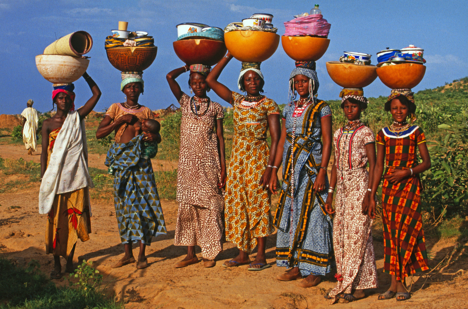 Bororo-Frauen auf dem Weg vom Markt