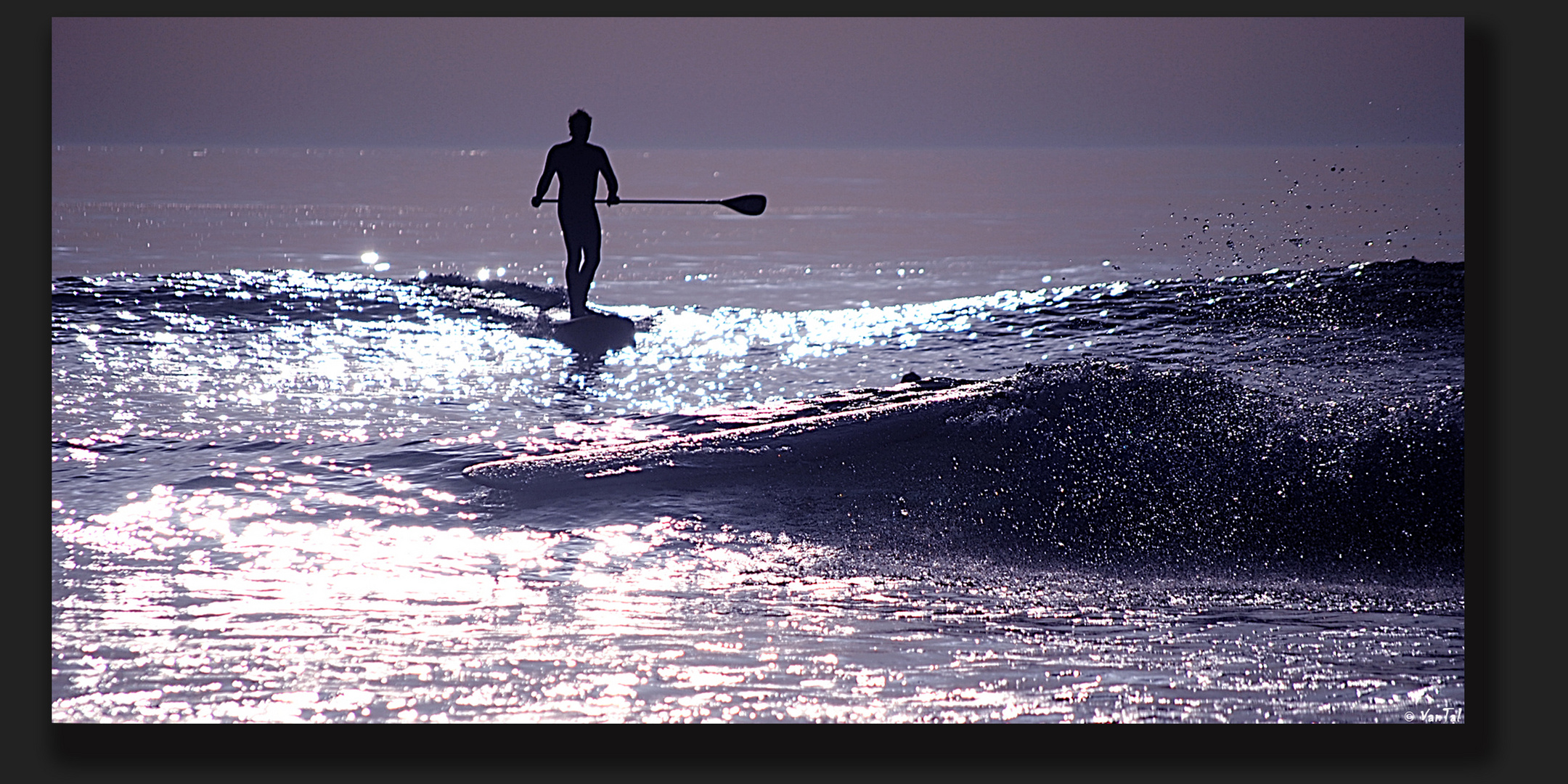 Borrar el tiempo y practicar surf sobre el obsequio.