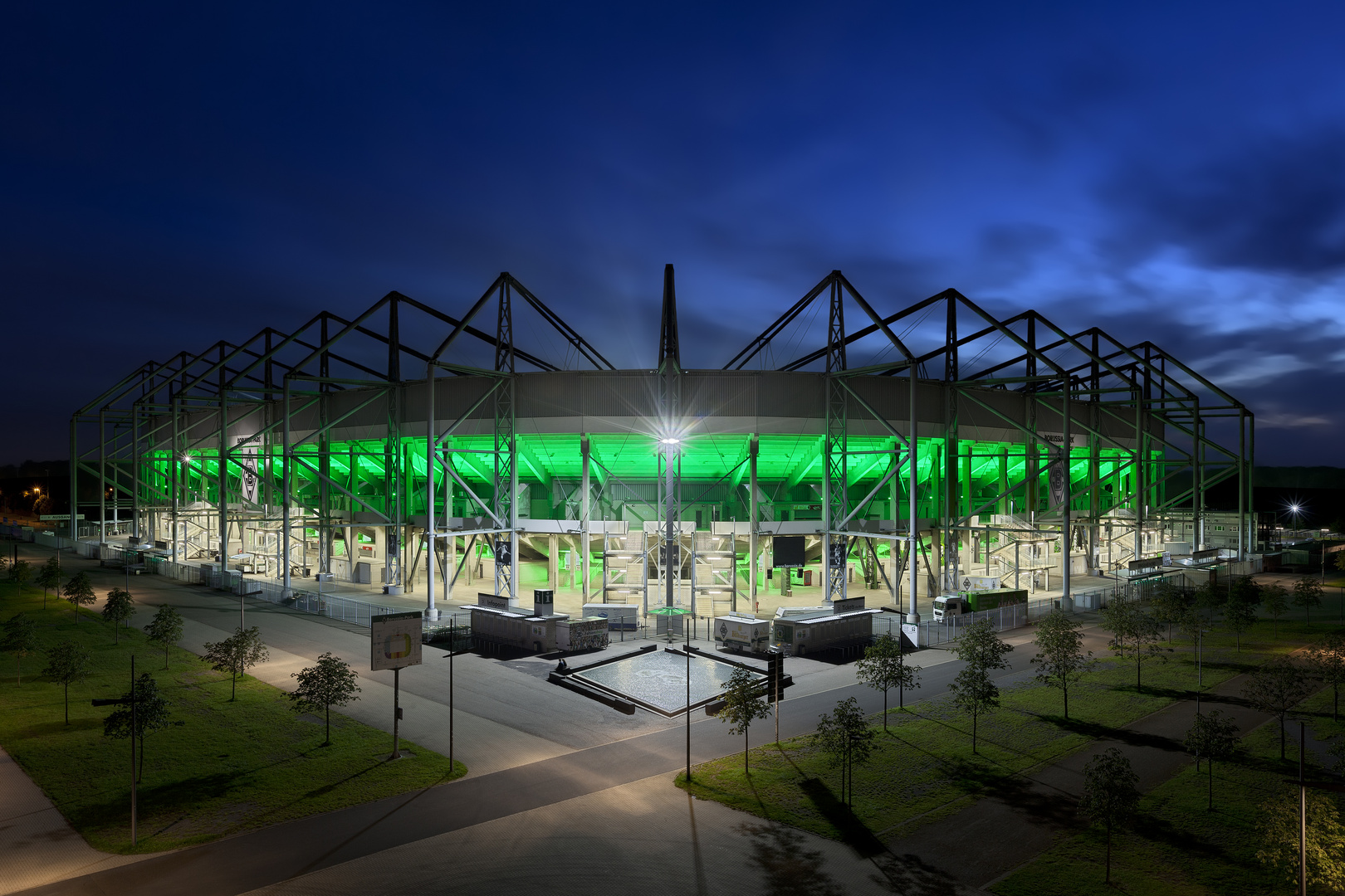 Borussia Park II - Borussia Mönchengladbach - Besucher ...