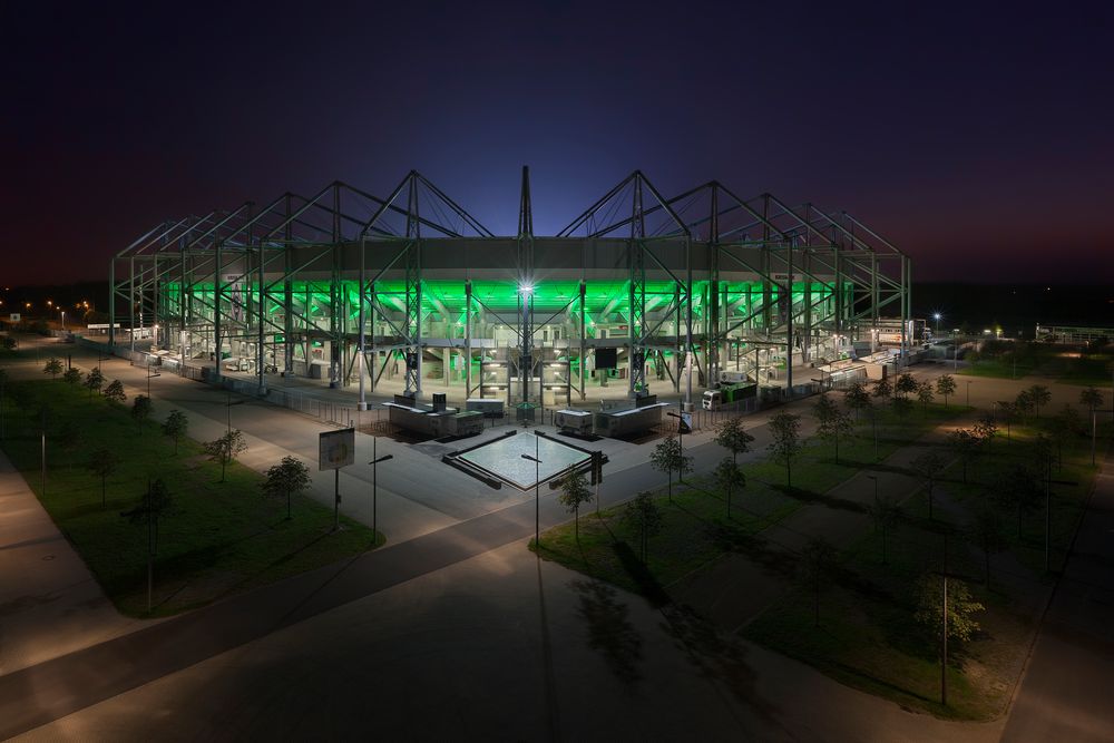 Borussia Park VIII - Borussia Mönchengladbach – Flutlicht Foto & Bild