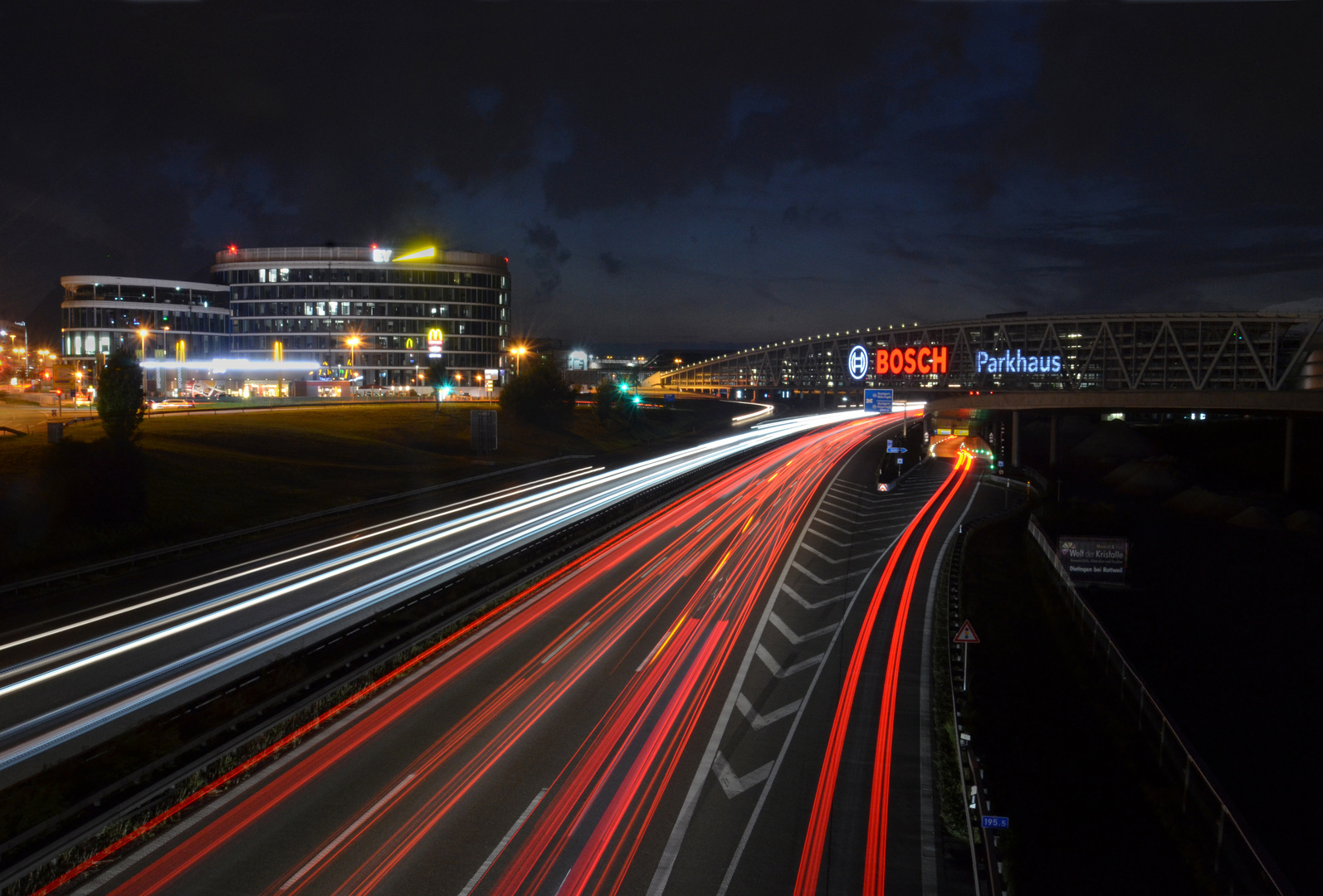 Bosch Parkhaus über der  A8 