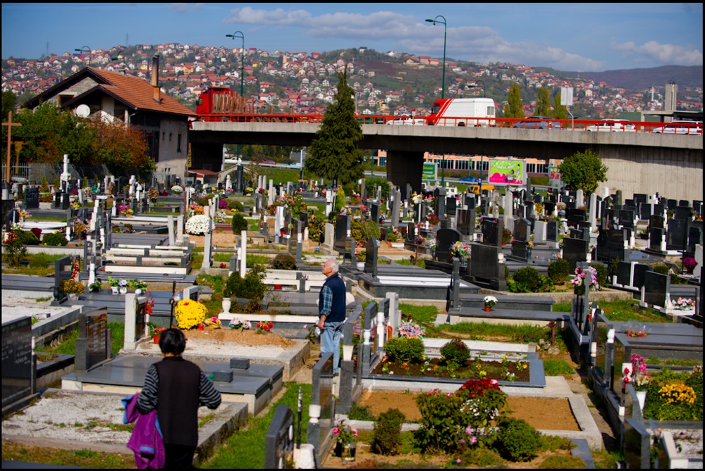 Bosnien.. und hoffentlich muß -ich- nicht an der Hauptverkehrsstrasse "ruhen".