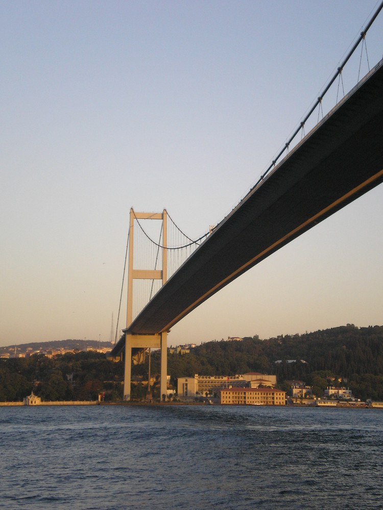 Bosporusbrücke mit Blick in Richtung Asien