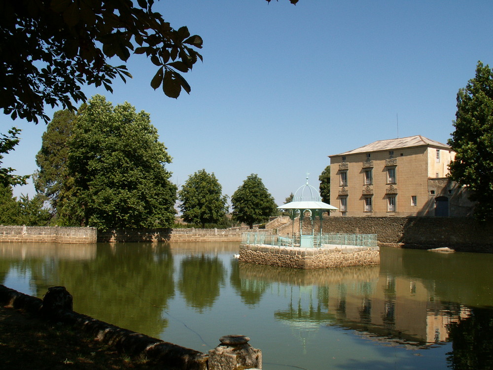 Bosque de Béjar con su palacete y estanque