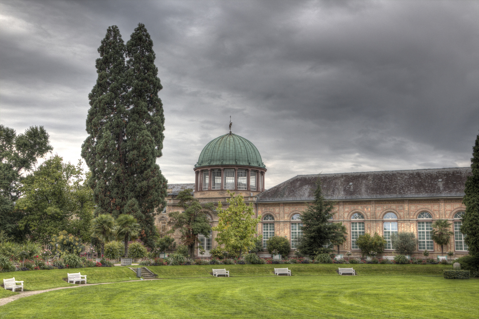 Botanischer Garten Karlsruhe - Orangerie und Staatliche Kunsthalle in HDR