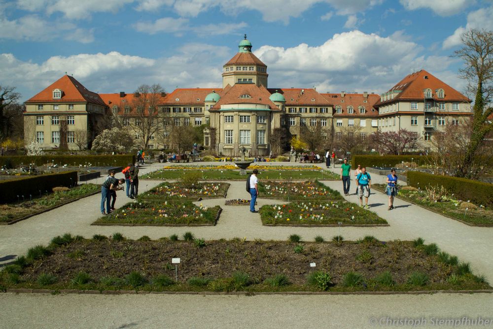 Botanischer Garten München, Hauptgebäude / Botanisches Institut und Schmuckhof