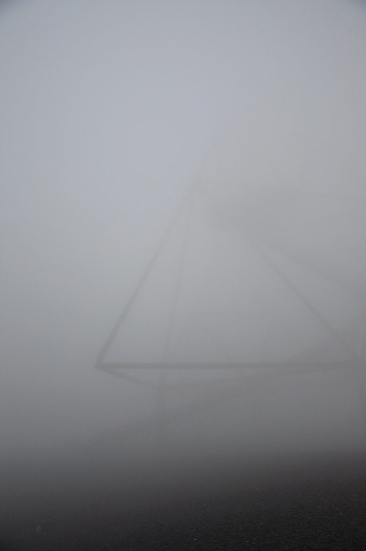 Bottrop Tetraeder im Nebel