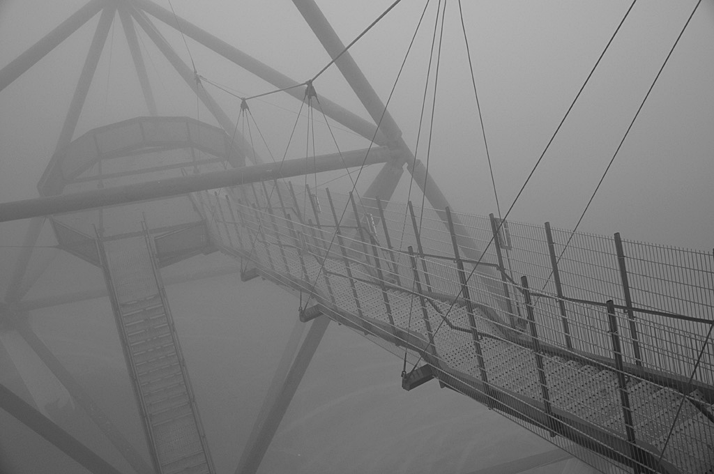 Bottrop Tetraeder im Nebel 4