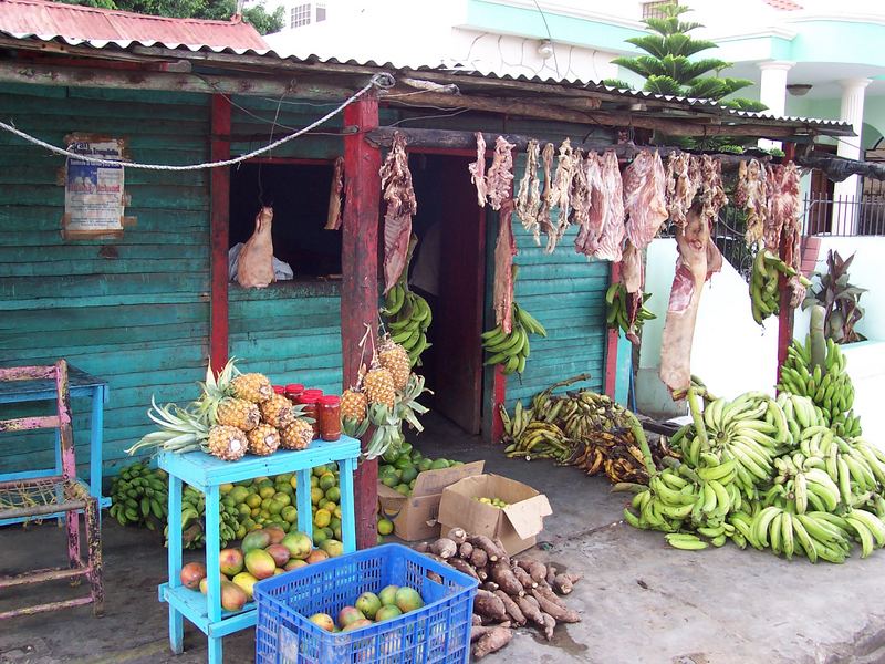 "boucherie, épicerie" à Higuey