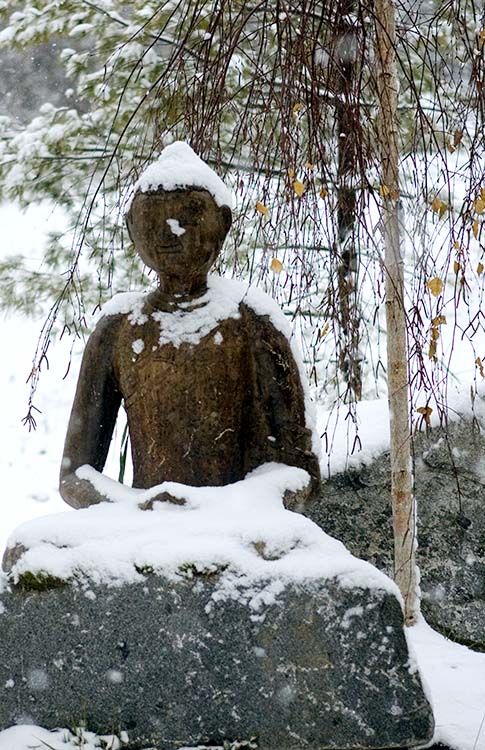 Bouddha in the snow