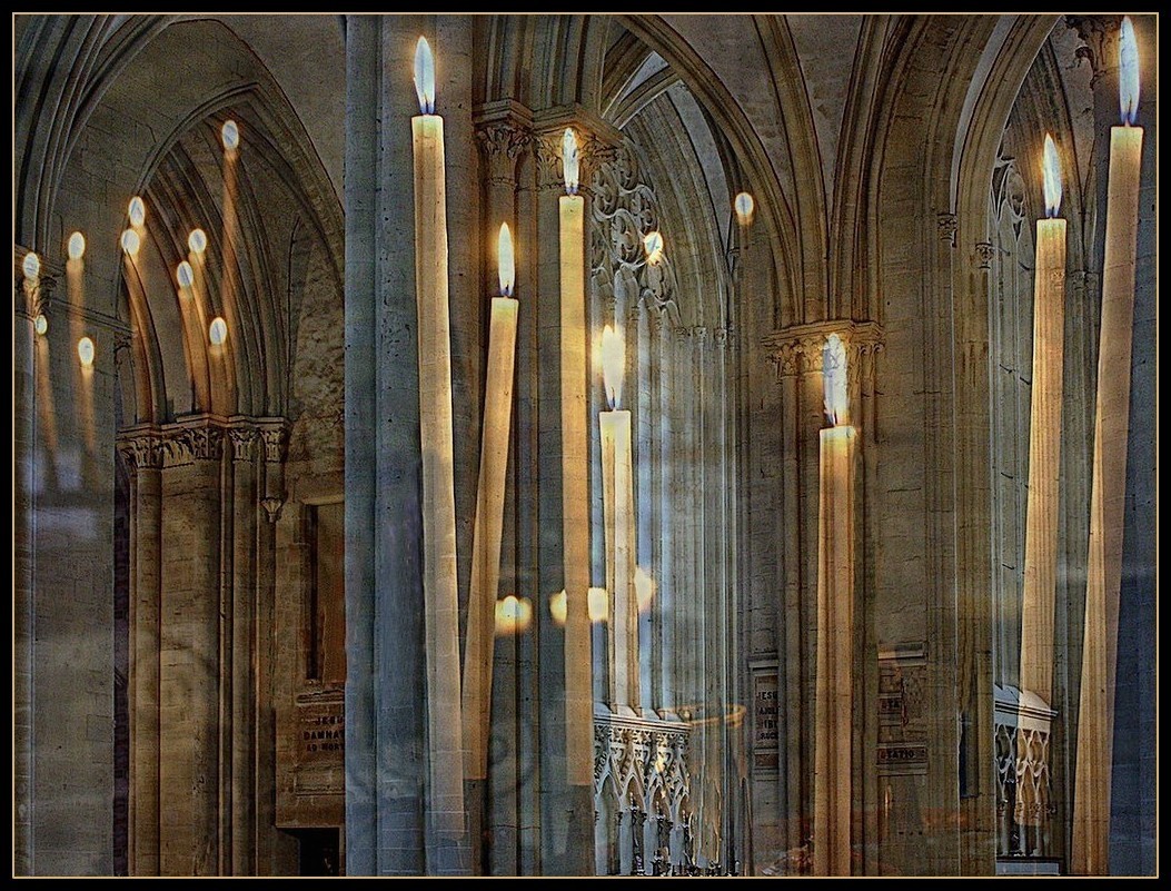 Bougies dans la cathédrale de Coutances 