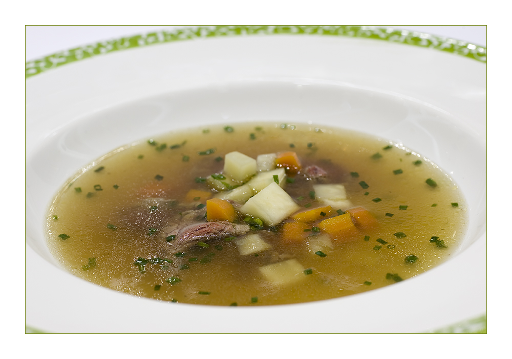 Bouillon vom Jungstier mit Gemüse