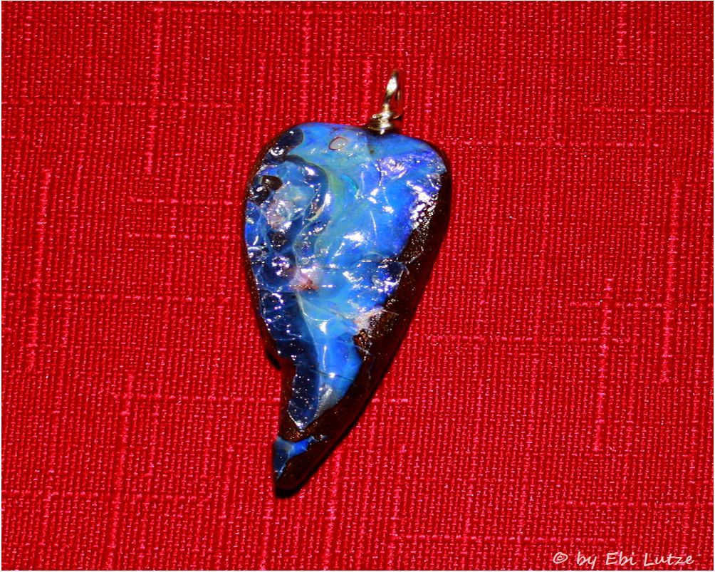 * boulder opal / blue botch with light green flashes *