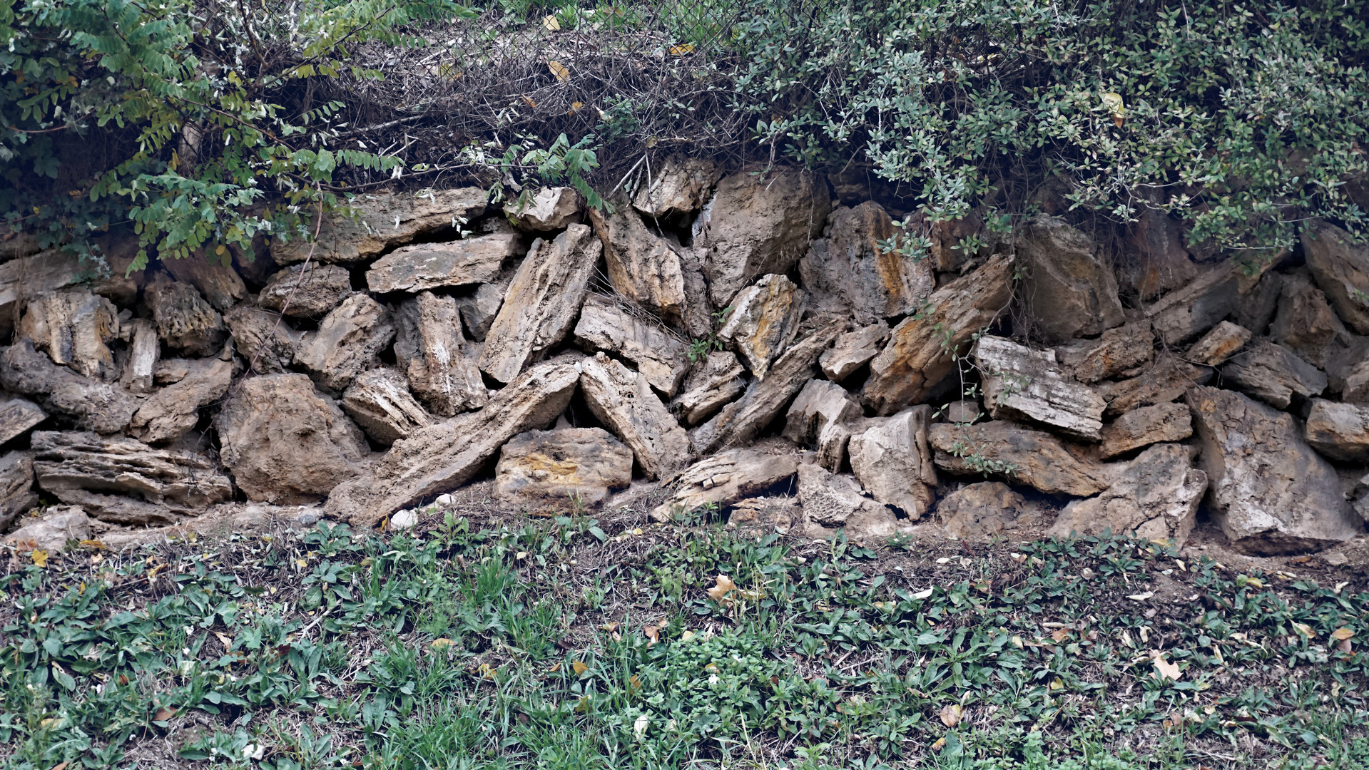 Boulder wall