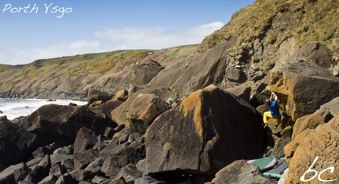 Bouldering in Porth Ysgo