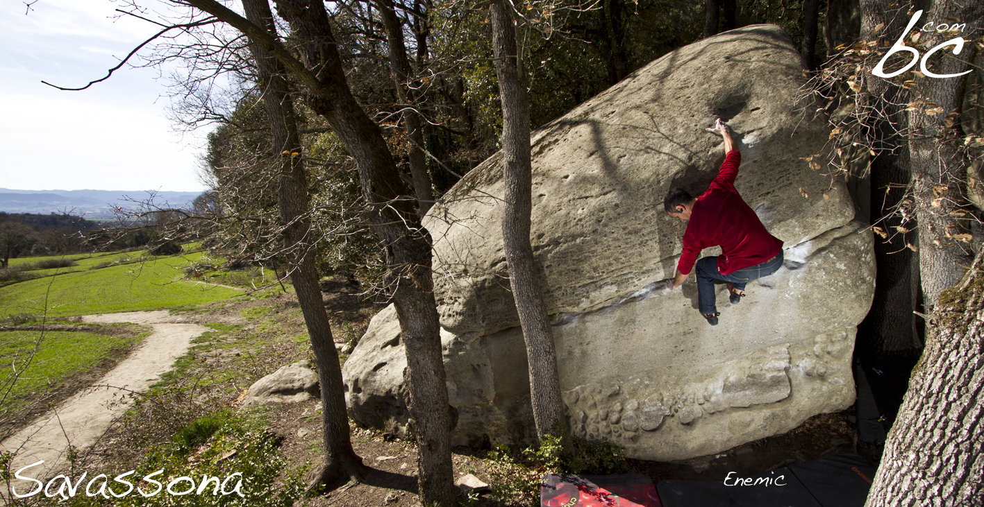 Bouldering in Savassona