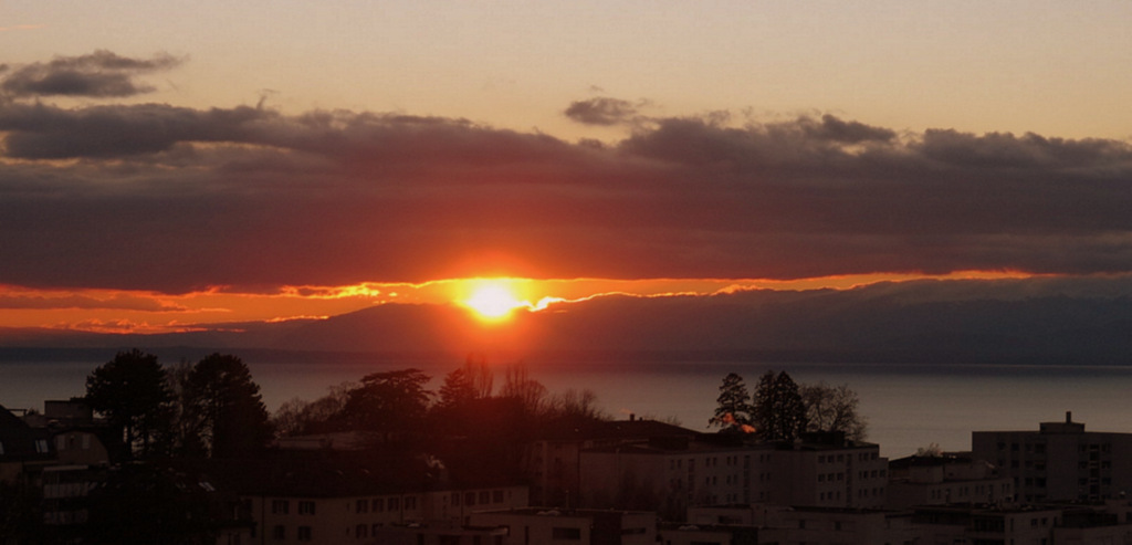 Boule de feu sur le Léman....