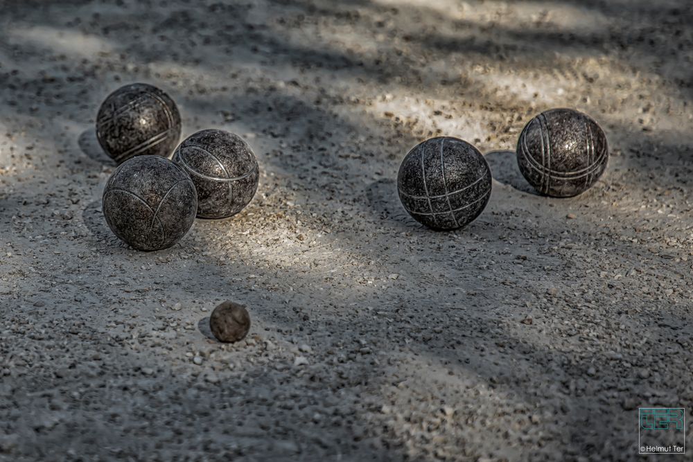 Boule in der Dämmerung. Oder ist es Boccia?