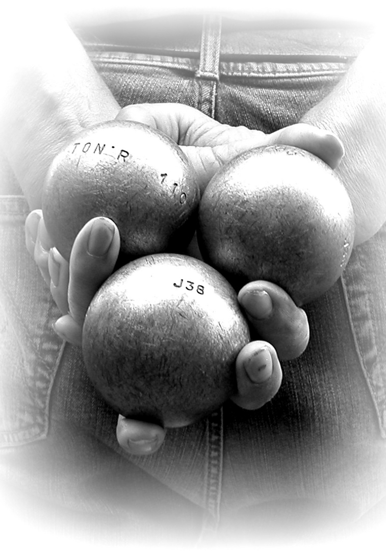 Boule / Pétanque - das Spiel mit den Metallkugeln und dem "Schweinchen" ...