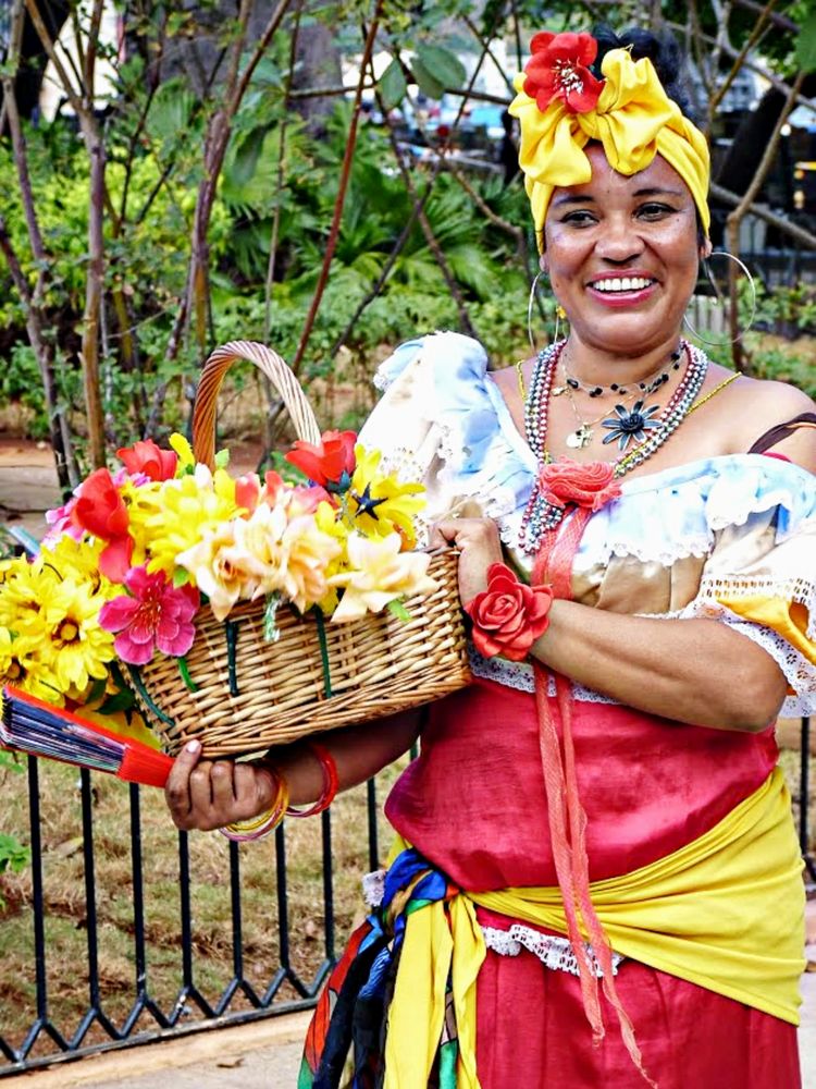 Bouquetière souriante