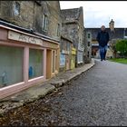 Bourton-on-the-Water anno 1937... und ein Riese