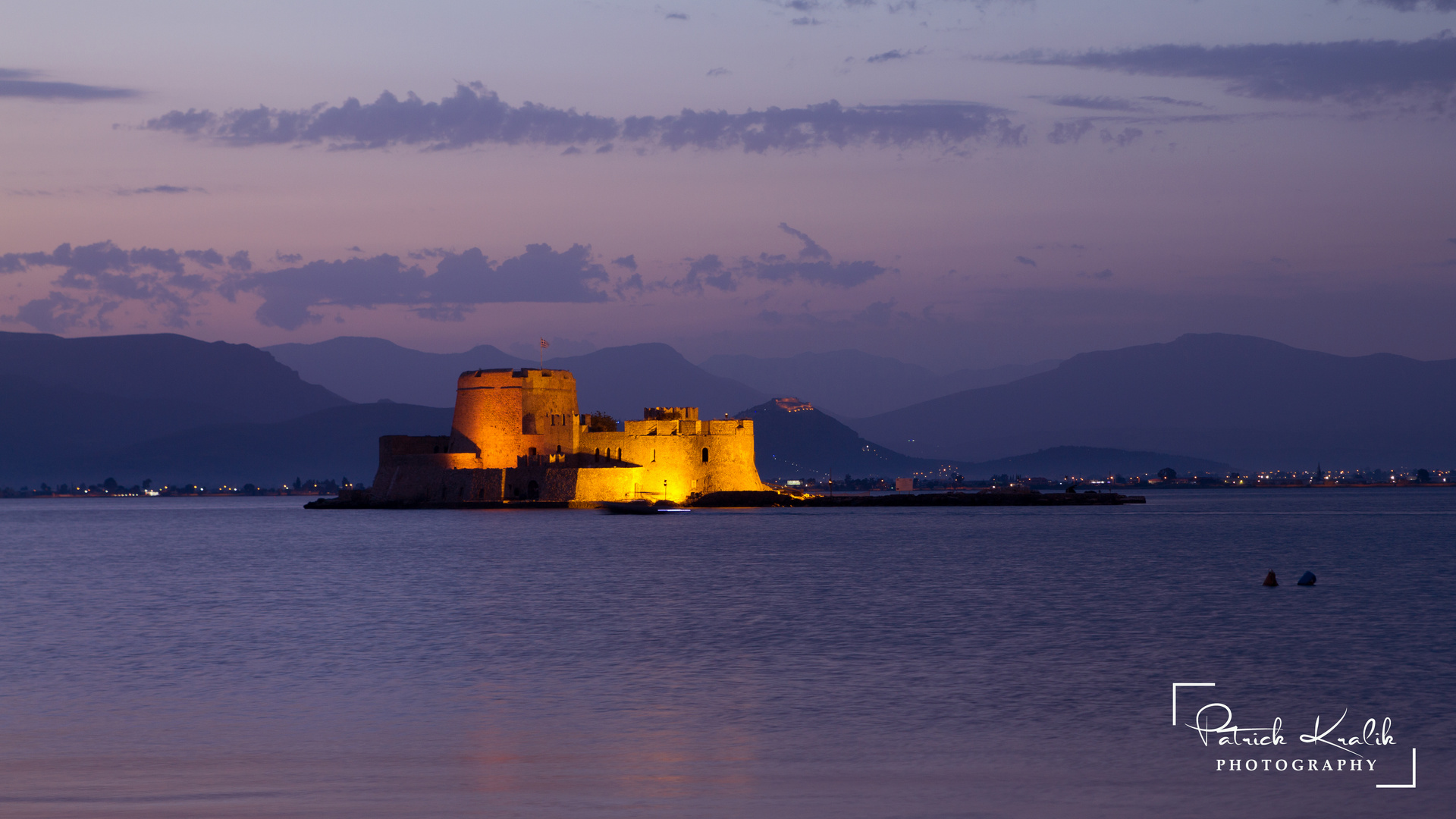 Bourtzi im Hafen von Nafplion