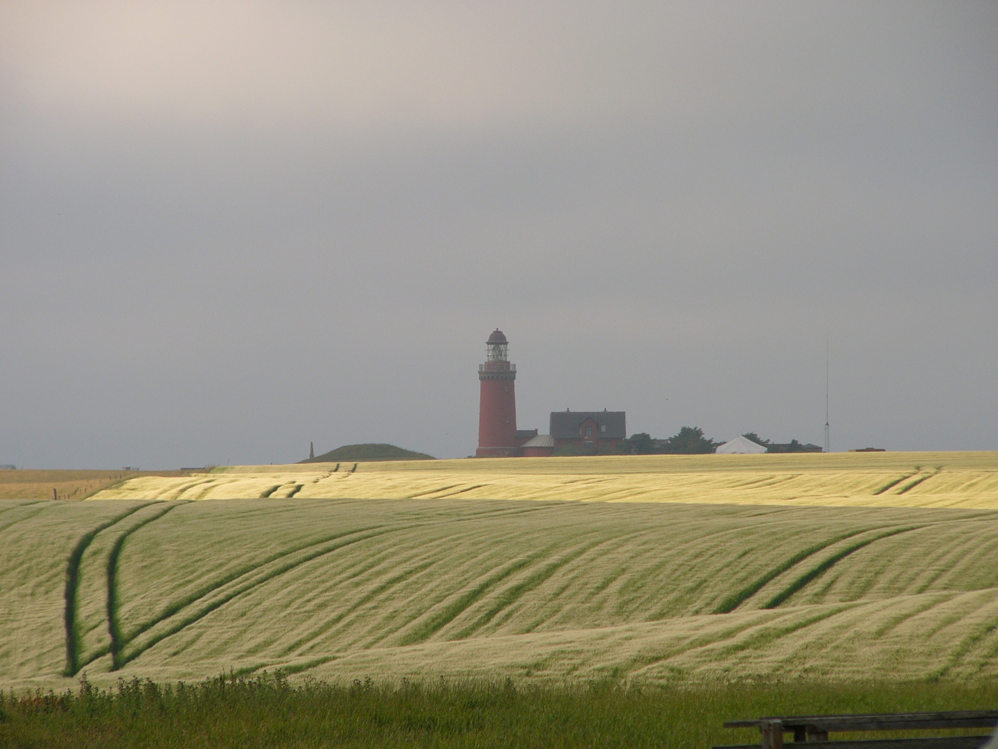 bovbjerg fyr von trans kirke aus gesehen - juli 2013