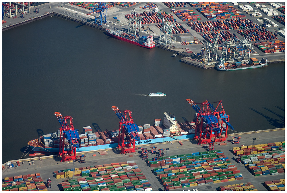 Boxentausch im Hafen