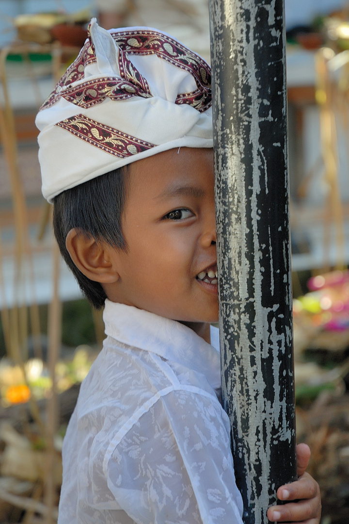 Boy at the Mecaru ceremony