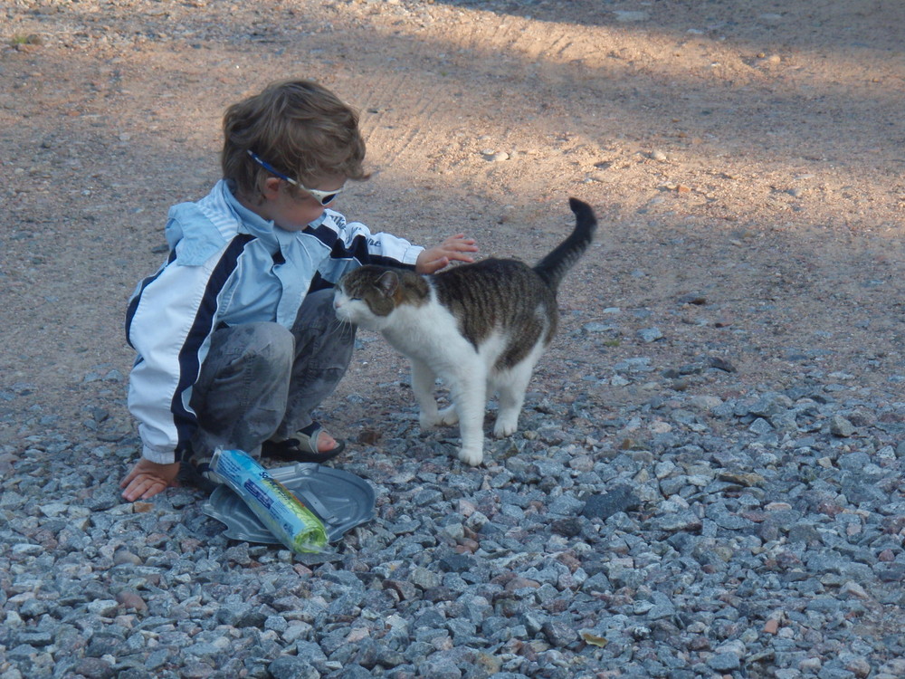 Boy & girl(cat)