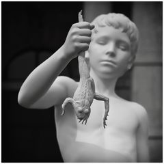 Boy with Frog von Charles Ray