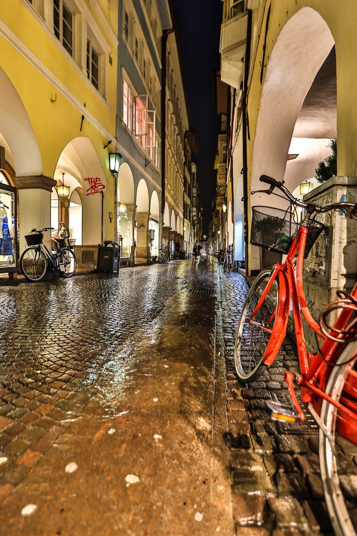 Bozen bei Nacht