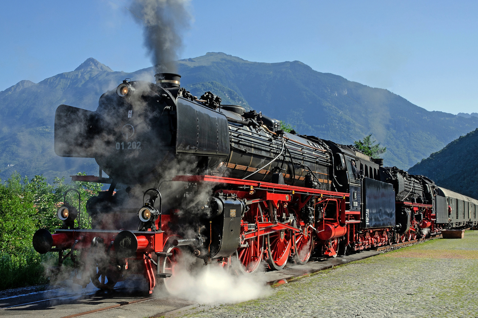 BR 01 202 u. BR 01 150 Bellinzona