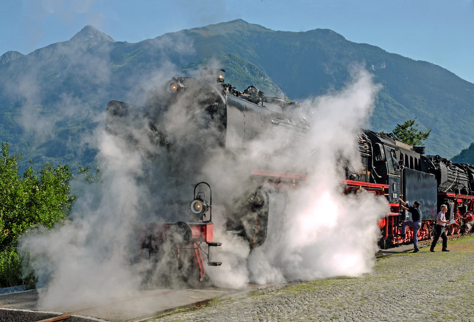 BR 01 202 und BR 01 150 in Bellinzona.  28.06.2015