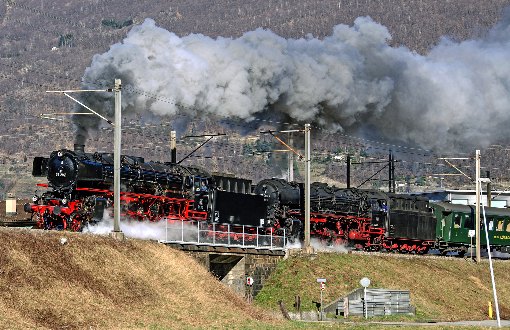 BR 01202 u. BR 012 066-7 Giubiasco 06.03.2015 