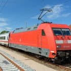 BR 101 118 mit IC 2212 im Bahnhof Ostseebad Binz