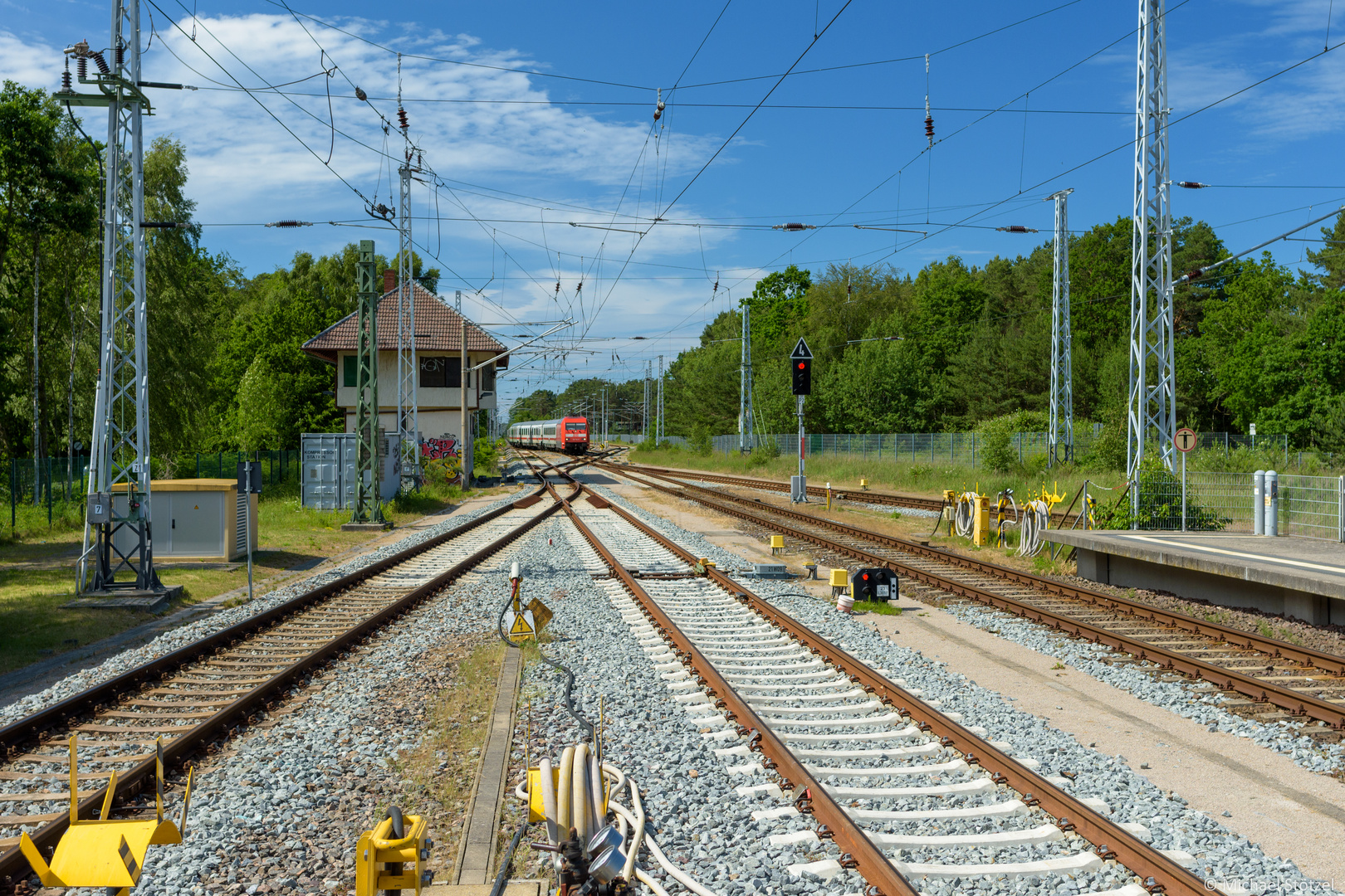 BR 101 118 mit IC 2212 im Bahnhof Ostseebad Binz