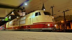 Br 103 235-8 in Hamburg HBF