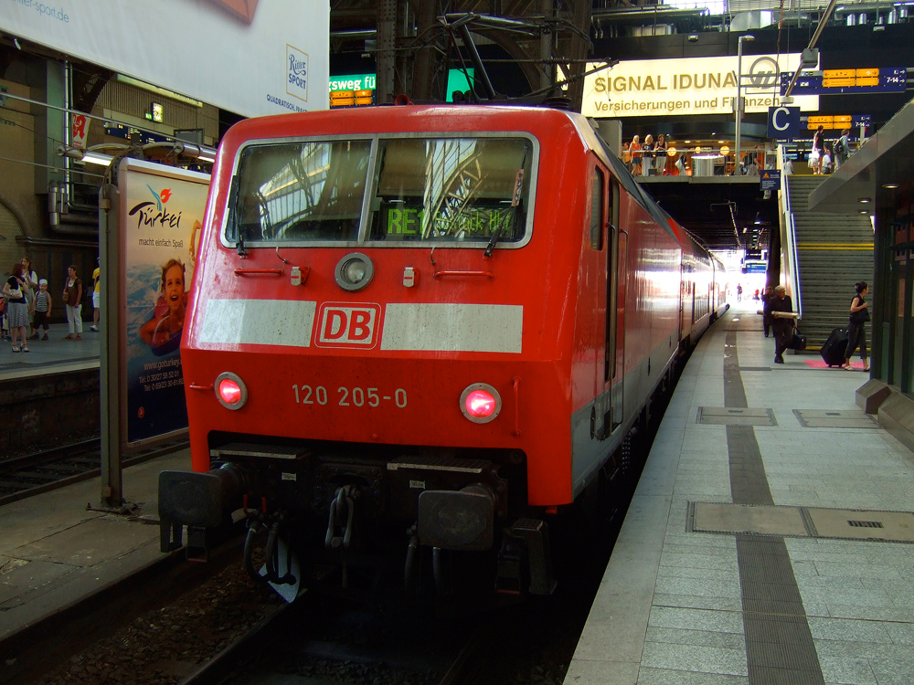 Br 120 mit Doppelstock wagen in Hamburg HBF