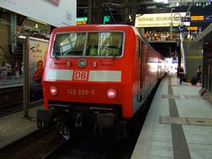 Br 120 mit Doppelstock wagen in Hamburg HBF