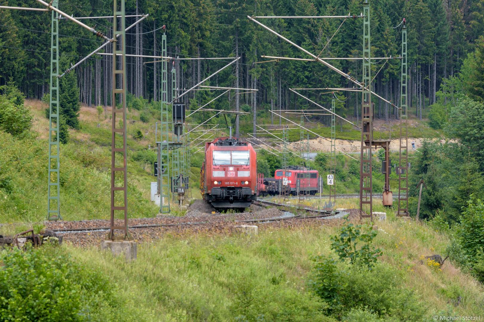 BR 185 071 mit Güterzug im Frankwald (05.07.2019)