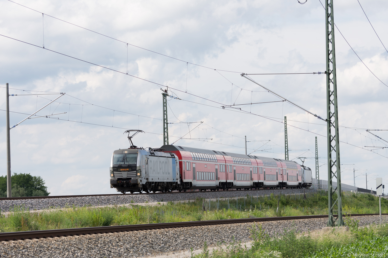 BR 193 801 mit einem Regionalexpress bei Erlangen-Eltersdorf