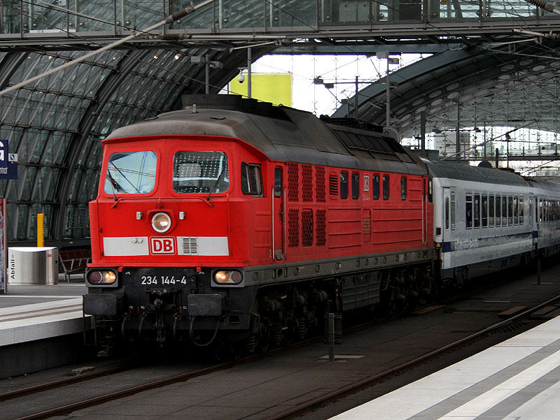 BR 234 des Berlin-Warschau Express