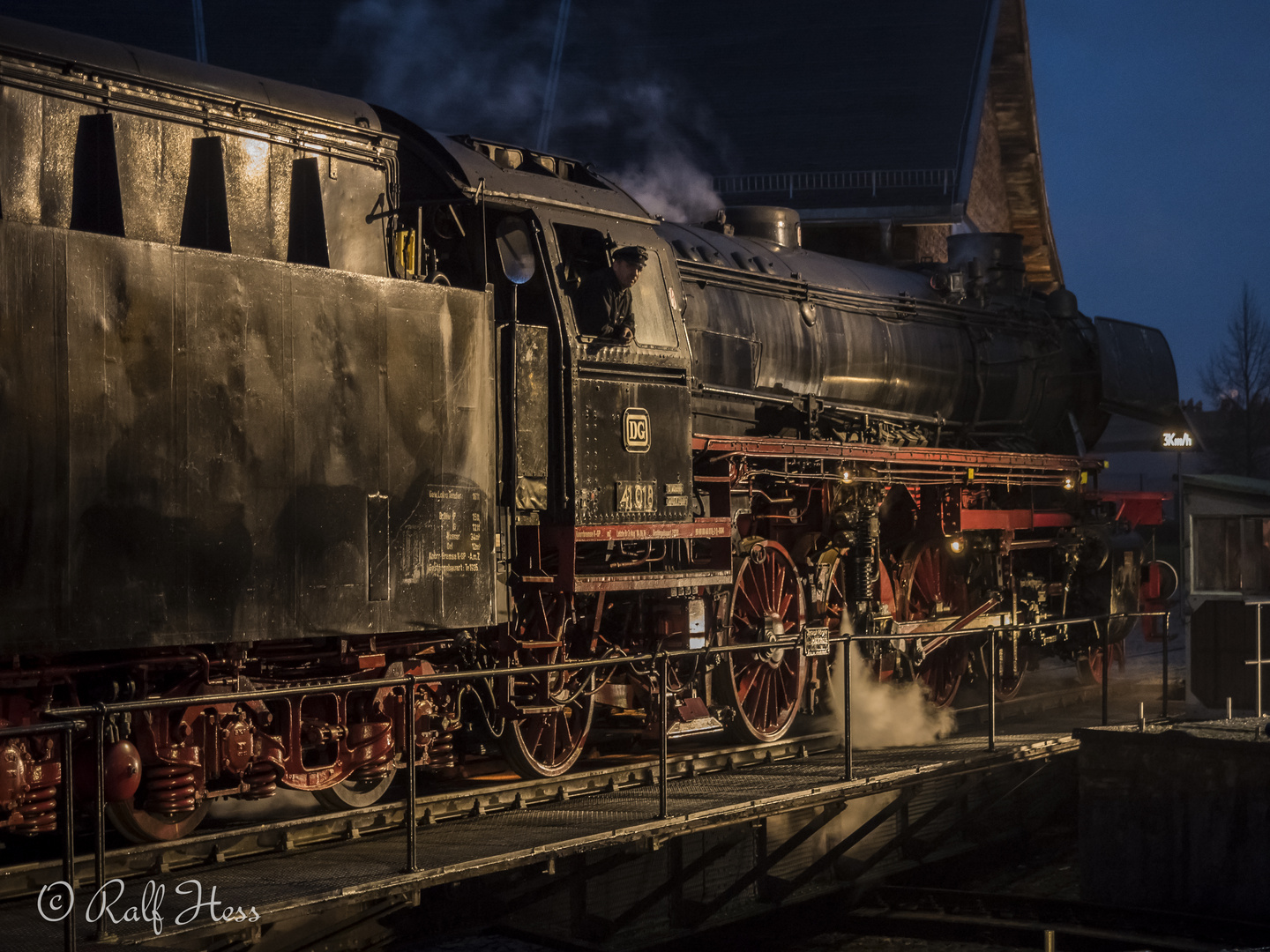 BR 41 018 auf der Segmentdrehscheibe